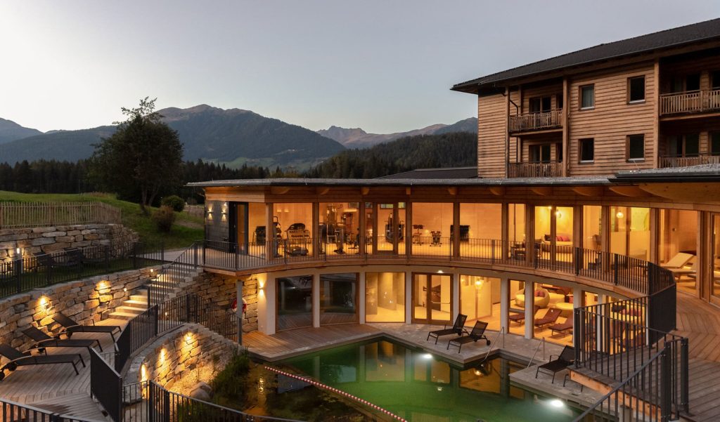 Family Hotel Kreuzwirt: Ein ideales Urlaubsparadies für Familien am Weissensee